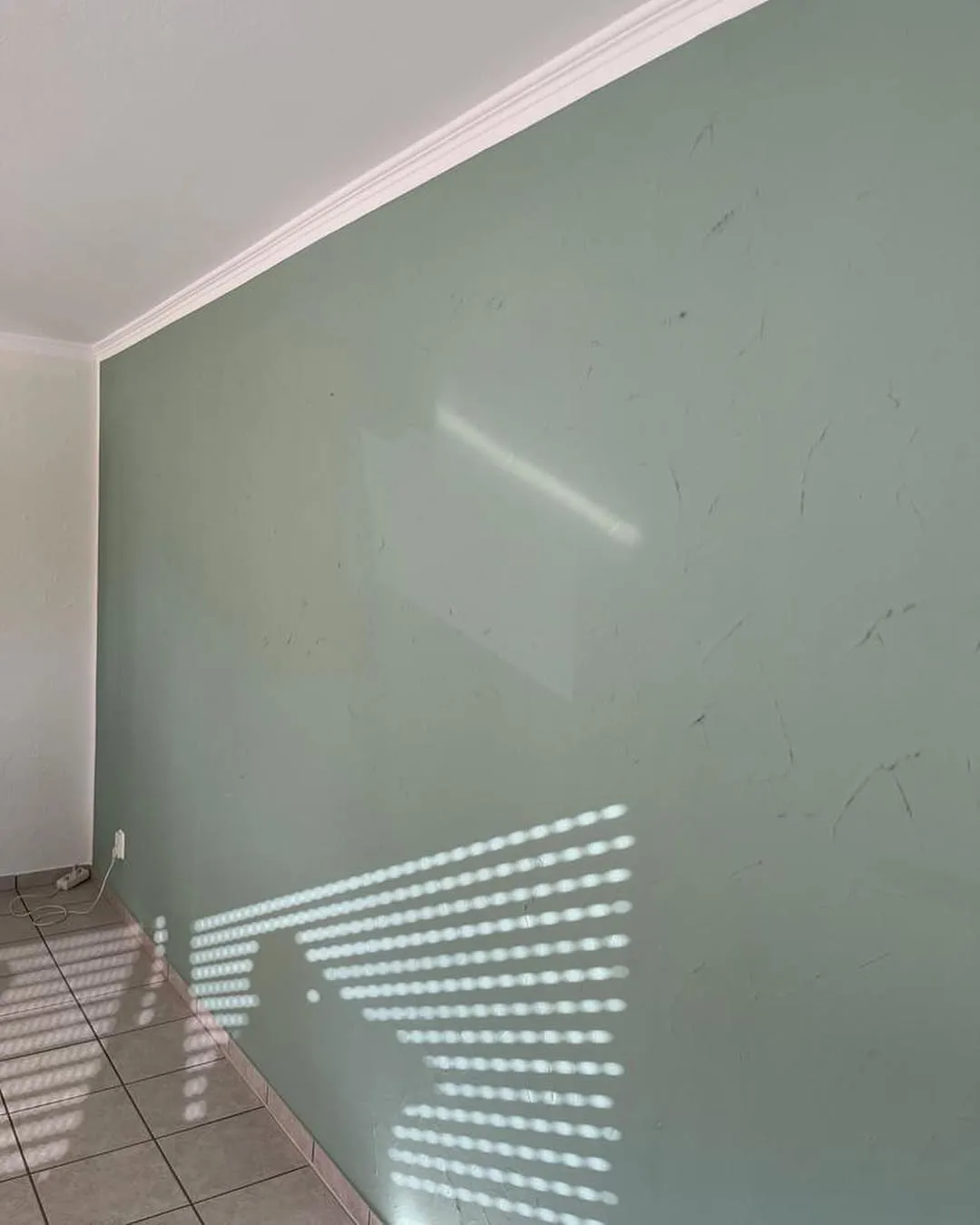 Wohnzimmer-Anstrich mit Farbakzent - Bild 1