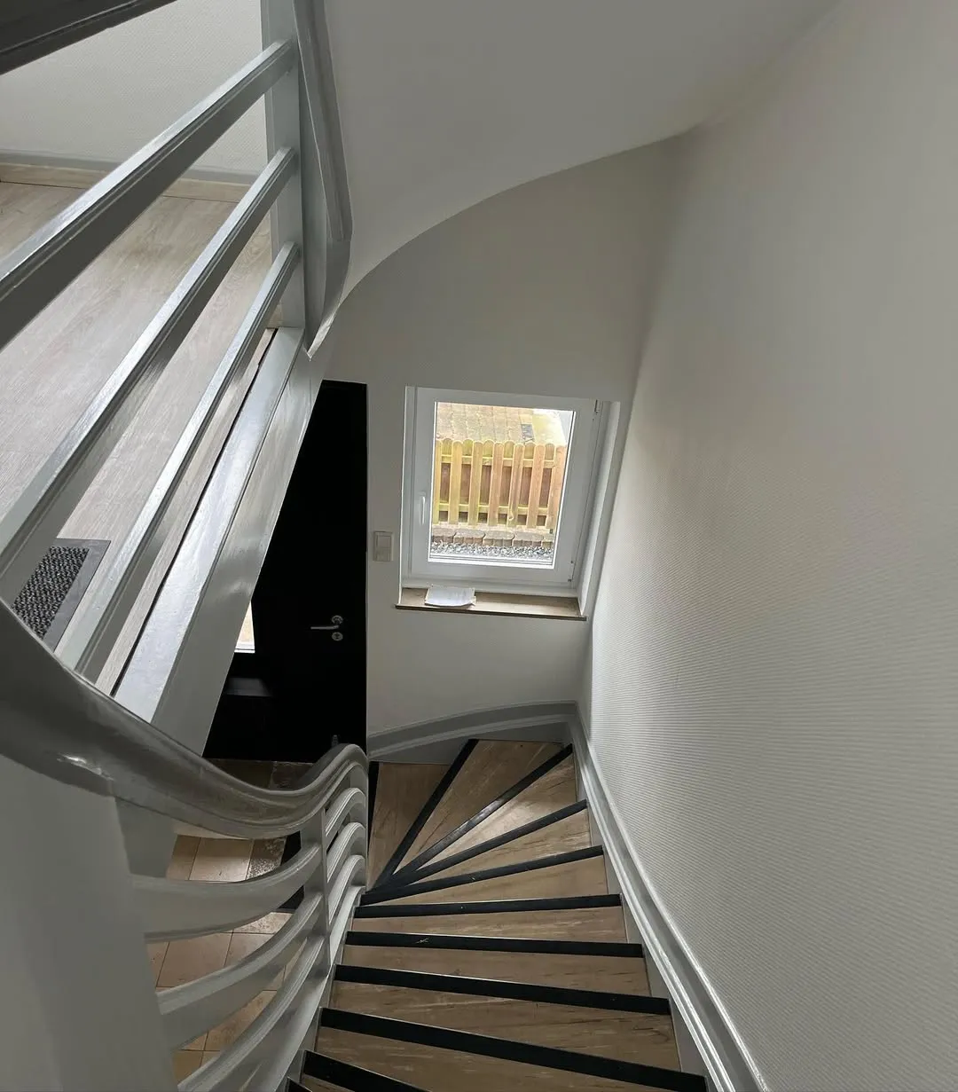 Treppenhaus im neuen Glanz - Bild 1