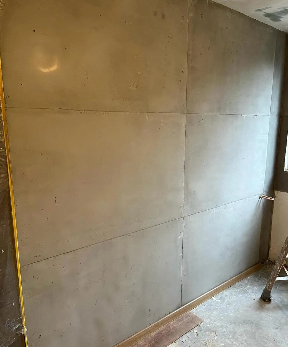 Detailansicht der Betonoptik-Wand